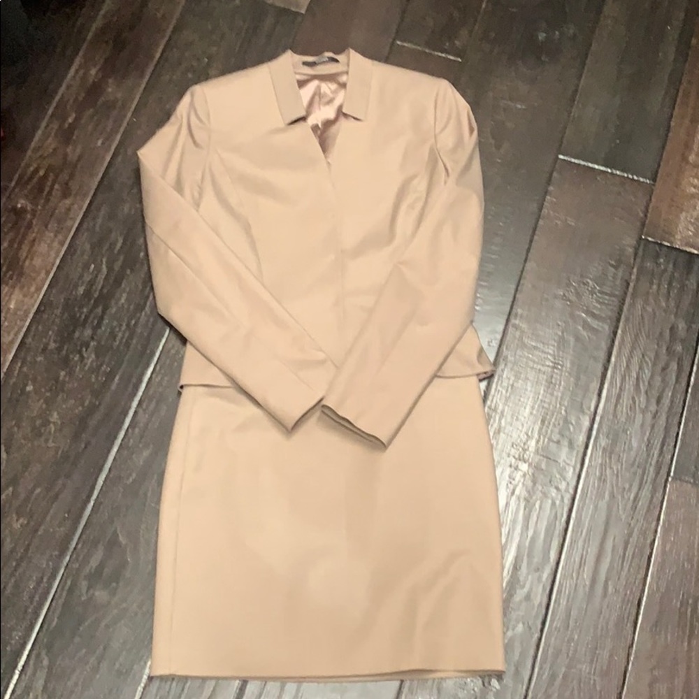 Tahari skirt suit set